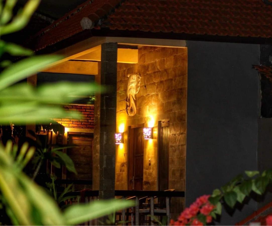 Satria Bungalow 울루와뚜 외부 사진